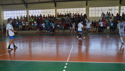 Câmpus Itumbiara x Câmpus Luziânia na final do futsal masculino